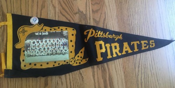 1960 Pittsburgh Pirates (World Champs in '60) Photo Pennant with Old Time Pinback